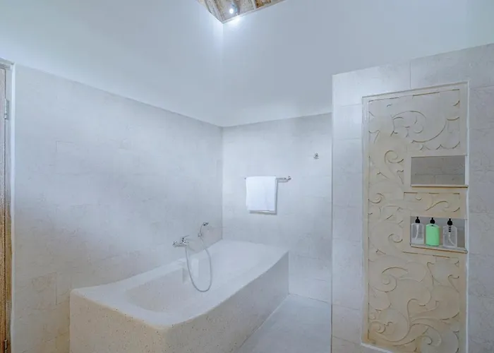 Charming With Private Pool & Garden Villa