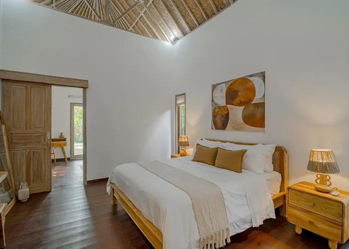 Charming With Private Pool & Garden Villa *