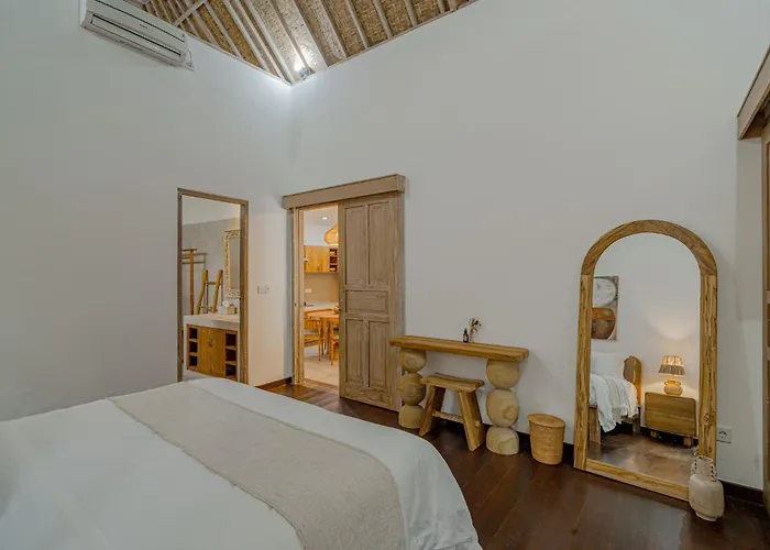 Villa Charming With Private Pool & Garden