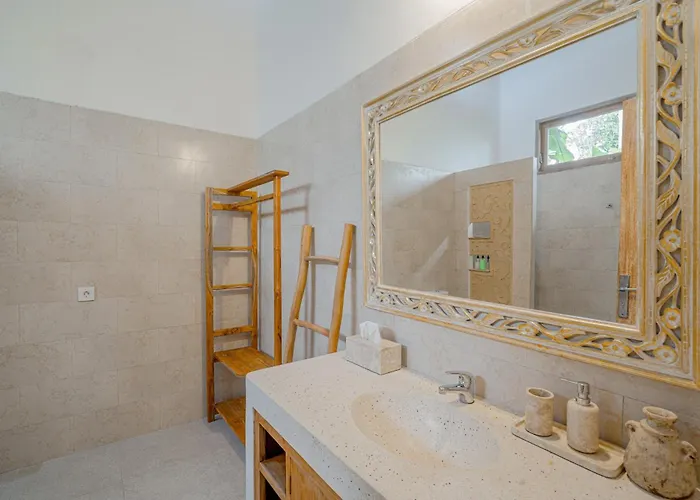 Charming With Private Pool & Garden