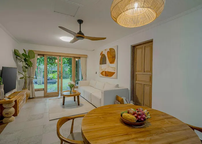 Charming With Private Pool & Garden